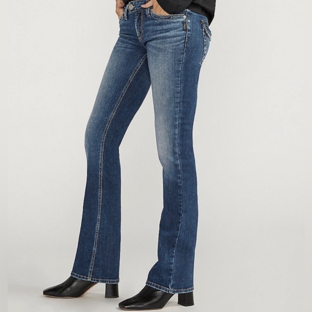 NWT Silver Tuesday Low Rise Slim Boot Flap Pocket Jeans
